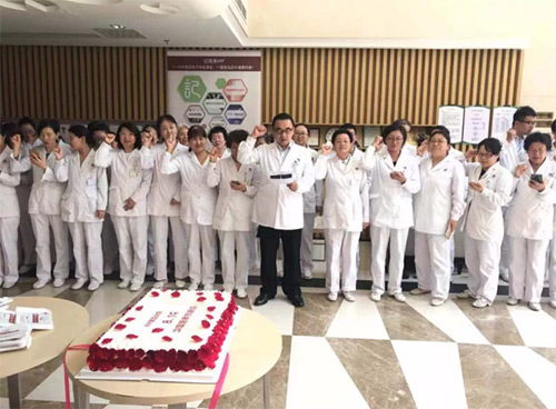 8慈銘體檢奧亞分院為在崗在職的醫師們慶祝“中國醫師節”.jpg